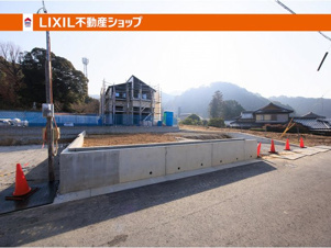 北九州市八幡西区下畑町【前面道路含む現地写真】駐車場は並列2台駐車OK。閑静な住宅街なので車の出し入れ楽々です　※撮影：1/26