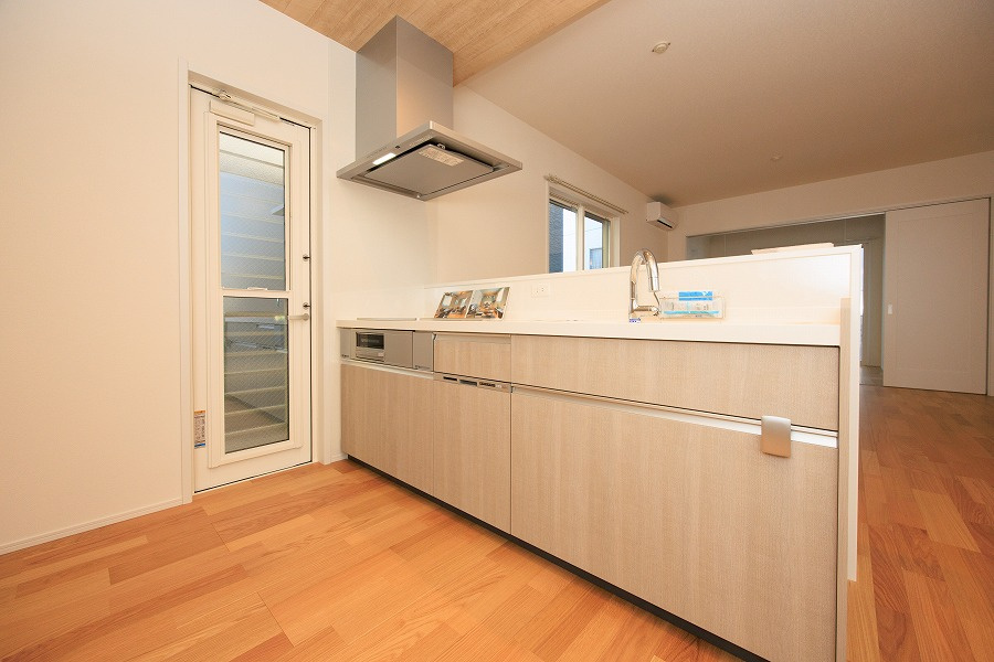 北九州市八幡西区下畑町【内観：施工例】食洗器、ハンドレス水栓を搭載。