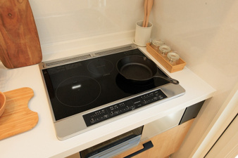 北九州市八幡西区下畑町【設備】自然光が差し込む明るいキッチン。料理をするモチベーションを上げてくれます。