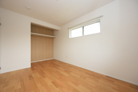 北九州市八幡西区下畑町【内観：施工例】洋室6.0帖。収納スペース有※施工例