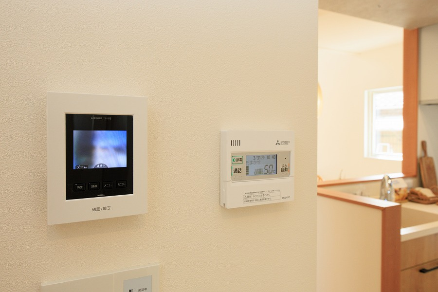 北九州市八幡西区下畑町LDKからリモコン操作できる玄関ドアで、リビングにいながら施錠・解錠が可能です