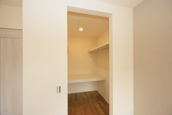 北九州市八幡西区下畑町【収納】2階にあるWICはたっぷり収納できます