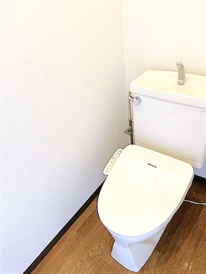 トイレに嬉しい収納も！