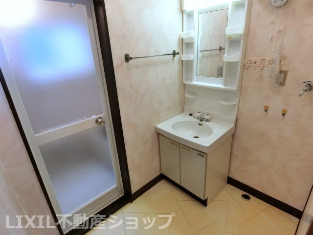 上越市東城町3丁目 中古一戸建て【独立洗面台】