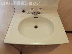 上越市東城町3丁目 中古一戸建て【独立洗面台】クリーニング済♪とても綺麗にお掃除されているので、気持ちよくお使いいただけると思います。