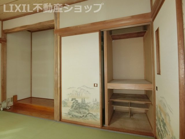 上越市東城町3丁目 中古一戸建て【収納】ダイニング隣接　和室の収納です。