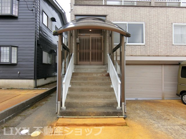 上越市東城町3丁目 中古一戸建て【玄関】