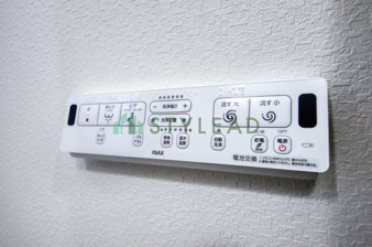 横浜市金沢区富岡西３丁目の中古一戸建【トイレ】ウォシュレット付きトイレ