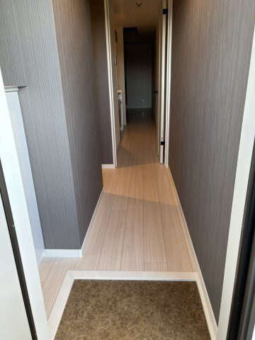 鴻巣市大間２丁目のアパート【玄関】退去前につき、別のお部屋の写真です。
