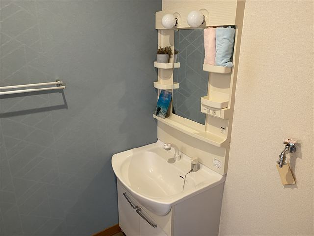 洗面からメイクまで！独立洗面台でらくらく