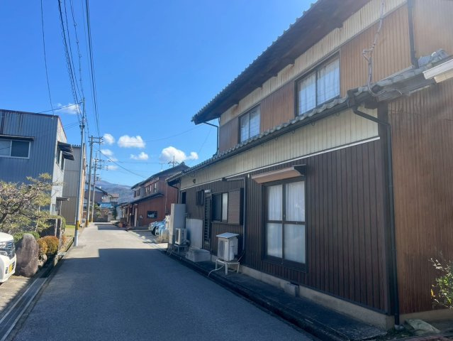 長浜市七条町の中古一戸建【前面道路含む現地写真】
