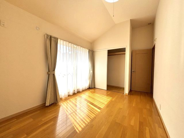 守山市小島町の中古一戸建【洋室】