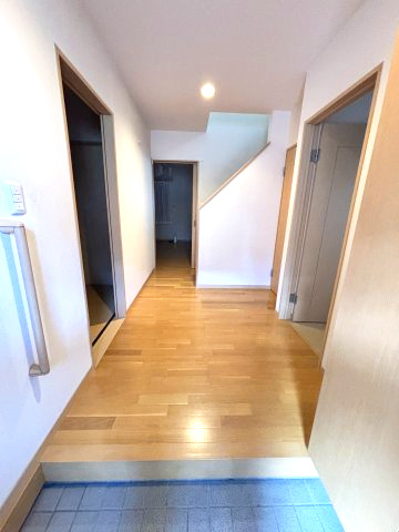 守山市小島町の中古一戸建【玄関】