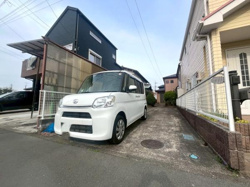 幅員4m敷地内に駐車スペースがしっかり確保されています。車の出し入れもしやすい配置です。