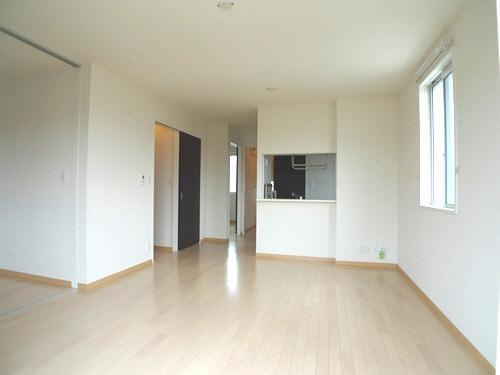 角部屋で採光が取れるお部屋です!!