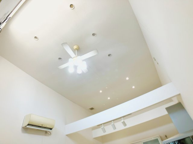 上本町中古戸建【その他】シーリングファンは室内の空気を循環させて冷暖房効率を大幅に向上させます。