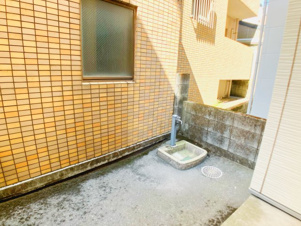 上本町中古戸建【その他】ちょっとしたお庭スペースもあります。ガーデニング等いかがでしょうか。
