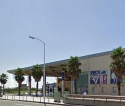 江の島水族館まで2200m