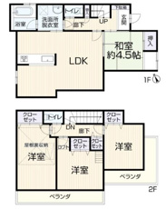 2階建てで和室や3つの洋室があり多目的な使い方が可能です。クローゼットや屋根裏収納が充実しており収納力があります。リビングダイニングが広く取られているため空間にゆとりがあります。