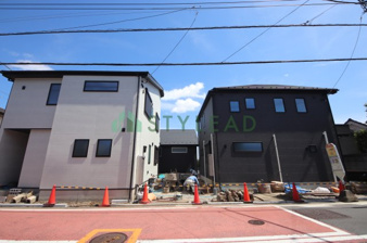 横浜市鶴見区北寺尾１丁目の新築一戸建【前面道路含む現地写真】