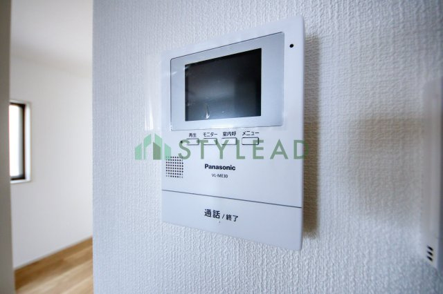 横浜市金沢区富岡西７丁目の新築一戸建【設備】モニター付きインターホン