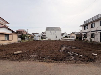 前面道路から敷地全体が見渡せるため現地の雰囲気がよくわかります。