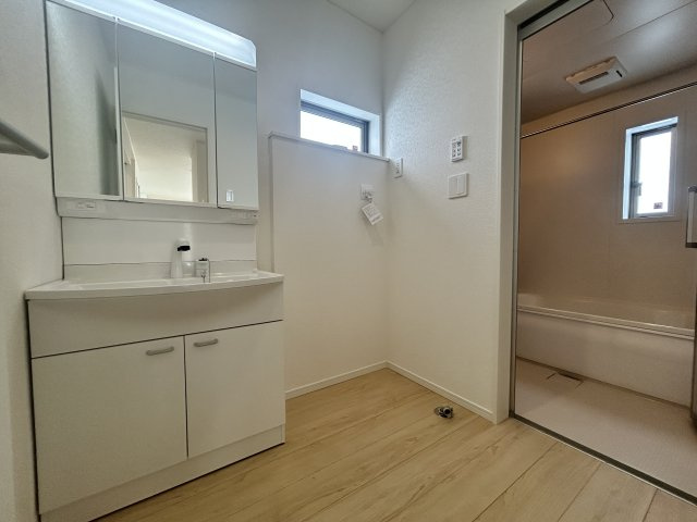 うるま市与那城屋慶名【1号棟】【独立洗面台】