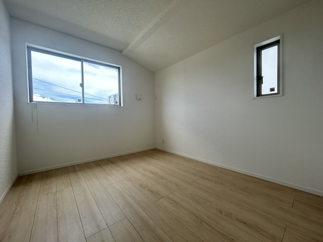 うるま市与那城屋慶名【1号棟】【洋室】