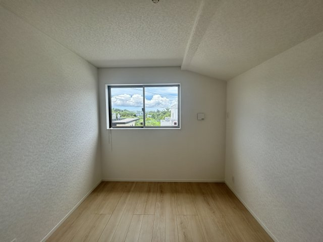 うるま市与那城屋慶名【1号棟】【洋室】