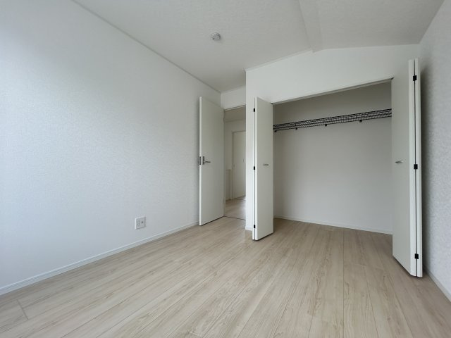 うるま市与那城屋慶名【1号棟】【洋室】