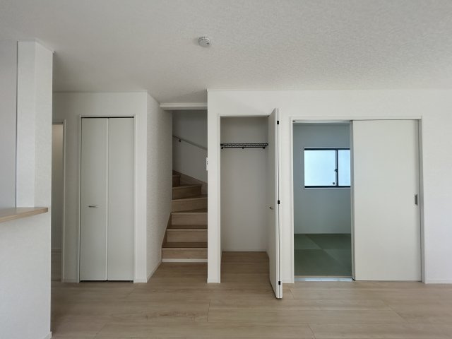 うるま市与那城屋慶名【4号棟】【収納】