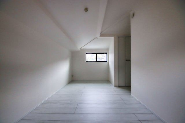 横浜市中区本牧間門の新築一戸建【洋室】