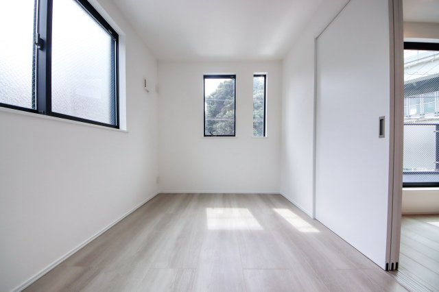 横浜市中区本牧間門の新築一戸建【洋室】