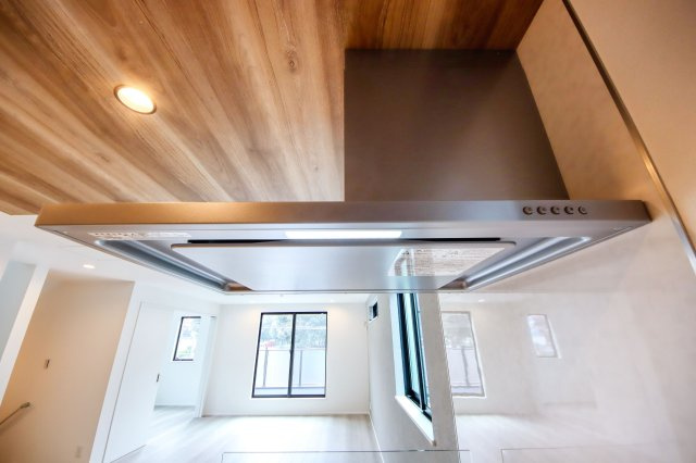 横浜市中区本牧間門の新築一戸建【キッチン】フラット型レンジフード