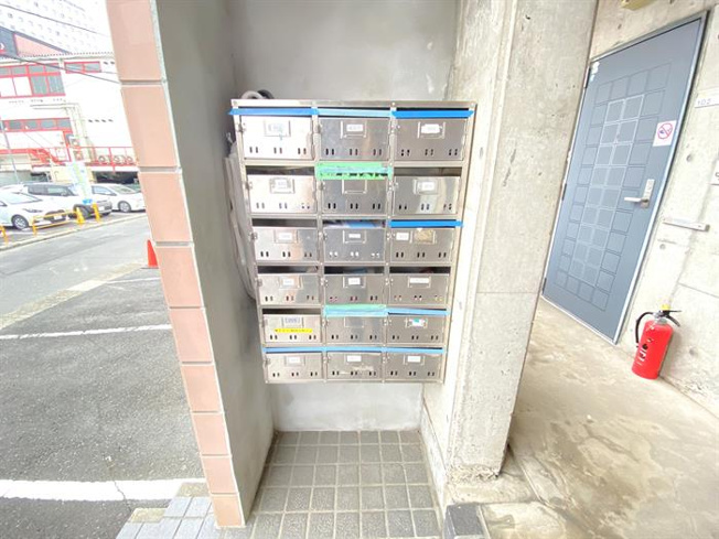 エントランスの集合ポスト