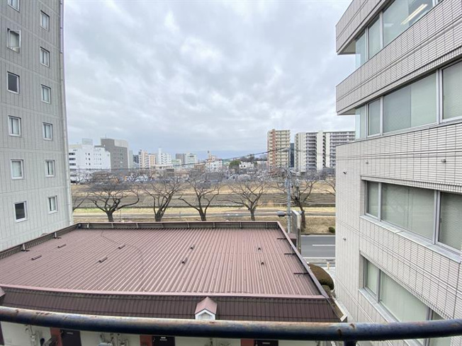 満開の桜が見えるのは4階だけです