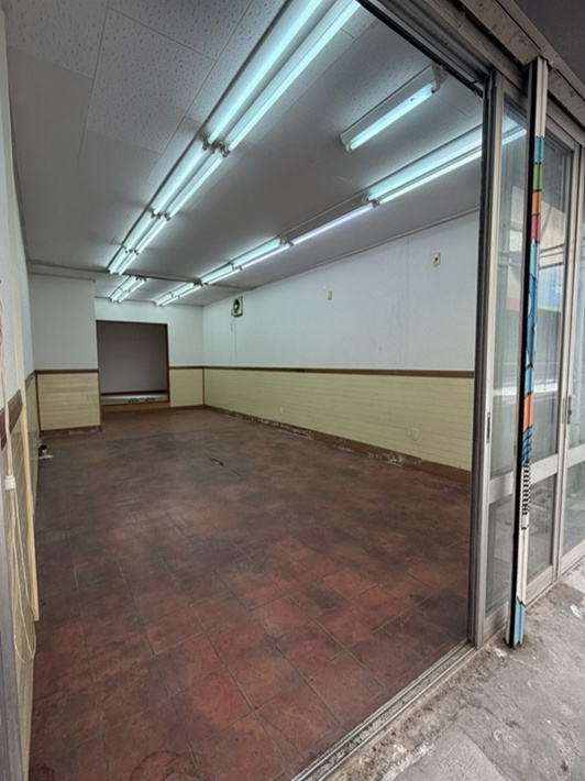 高槻市松が丘１丁目の中古テラスハウス【内装】西側店舗部分①