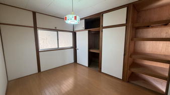 高槻市松が丘１丁目の中古テラスハウス【洋室】西側店舗　2階　北側洋室①