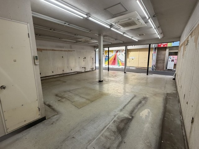 高槻市松が丘１丁目の中古テラスハウス【内装】東側店舗　内装