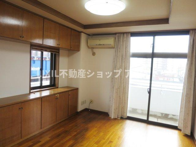 ジュラクビル【居間・リビング】