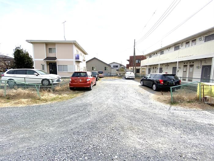 建物手前と奥が専用駐車場です