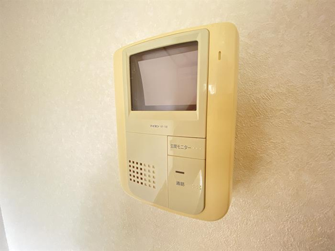 TVモニターは新品に交換します