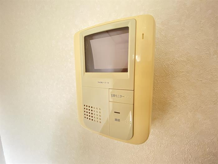 TVモニターは新品に交換します