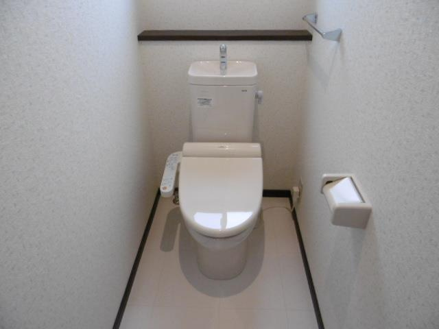 2階にもトイレがございます。
