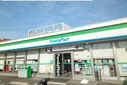 ファミリーマートまで500m