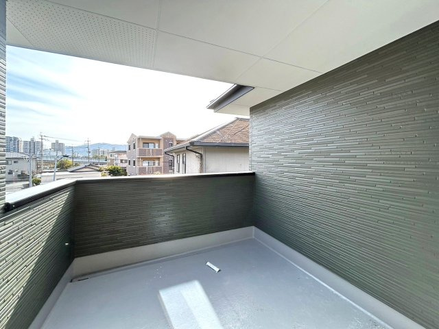 若松区高須東4丁目1期【内観：施工例】用途多様なバルコニーです。（施工例）