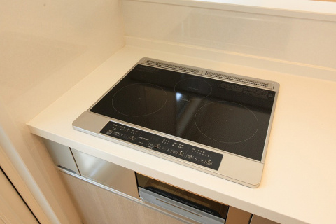 SUNCOURT　遠賀郡水巻町樋口【設備】3口IHコンロ。お掃除もサッとひと拭きラクラクです