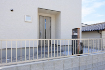 SUNCOURT　遠賀郡水巻町樋口【外観：施工例】大容量７４Lクラスの宅配ボックスを完備しています