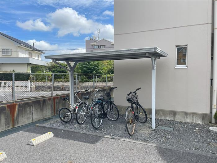 屋根付きの駐車場で雨の日も安心です