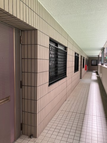 グランディオス米子【共有部分】玄関前廊下
